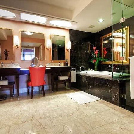 Maxims Hotel-3